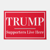Trump-Anhänger leben hier rot und weiß Fußmatte (Vorderseite)