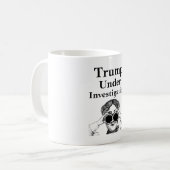 Trump befindet sich unter der Tasse des Ermittlung (Vorderseite Links)