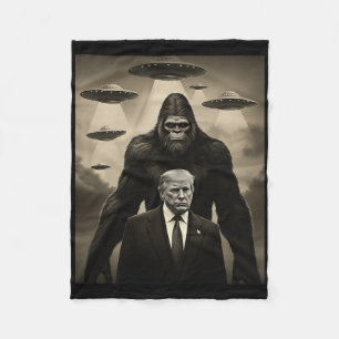 Trump Bigfoot UFO Außerirdische Begegnung Invasion Fleecedecke