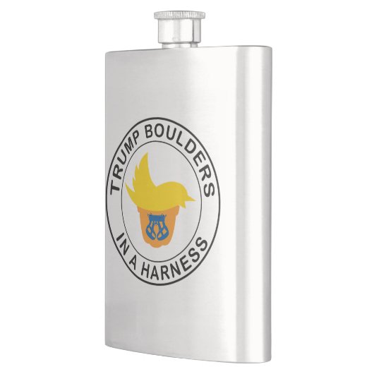 Trump-Boulder in einer Härte Flachmann (Links)