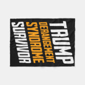 Trump Derangement Syndrome Survivor Fleecedecke (Vorderseite (Horizontal))