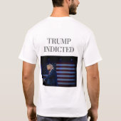 Trump deutet T - Shirt an (Rückseite)