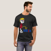Trump Flag Sunglasses Peeing Pissing Pee On Biden, T-Shirt (Vorne ganz)