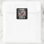 Trump-Flagge von 2024 nimmt Amerika zurück - Fraue Quadratischer Aufkleber (Tasche)