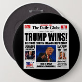 Trump gewinnt! Funny Anti Clinton Newspaper Satire Button (Vorne & Hinten)
