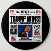 Trump gewinnt! Funny Anti Clinton Newspaper Satire Button (Vorderseite)