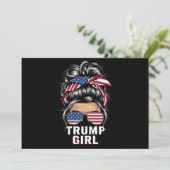Trump Girl Messy Bun USA Flag Trump Wahl 2024 Einladung (Stehend Vorderseite)