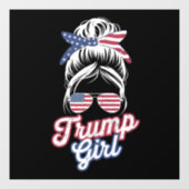 Trump Girl Messy Bun Vintag amerikanische Flagge Fensteraufkleber (Blatt)