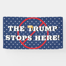 Trump hält hier an Banner fest