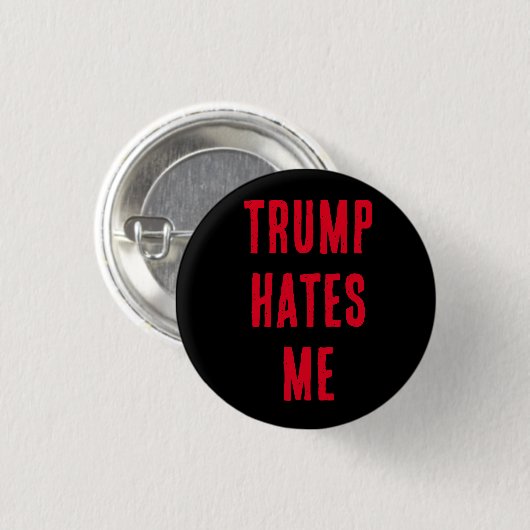 TRUMP HASST MICH! BUTTON (Vorne & Hinten)