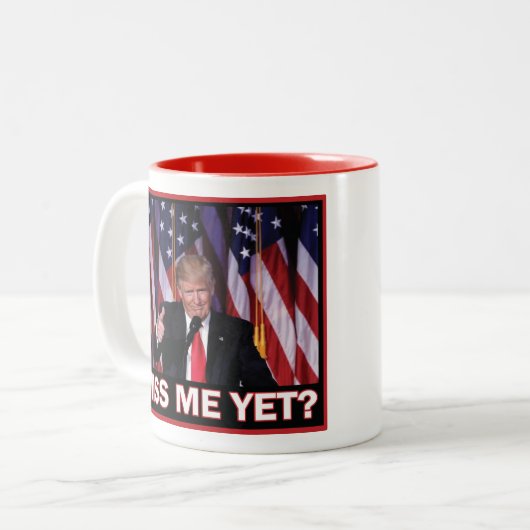 Trump hat mich noch verfehlt zweifarbige tasse (Vorderseite Links)