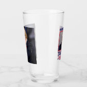 Trump hat sich nie ergeben glas (Rechts)