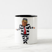 Trump im Gefängnis Wear Zweifarbige Tasse (Mittel)