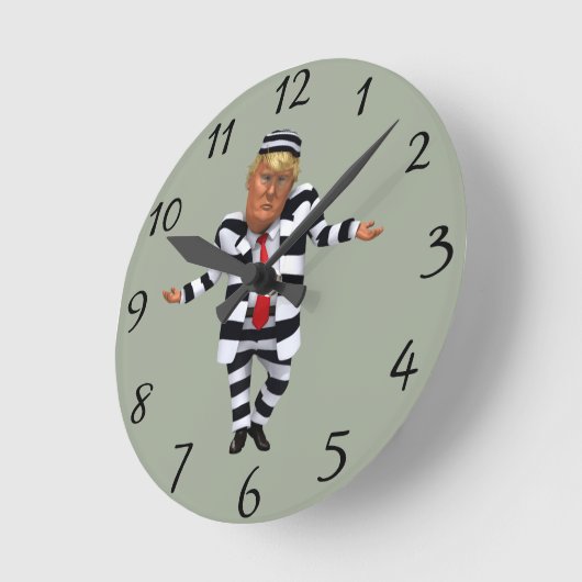 Trump in Prison Wear Runde Wanduhr (Winkel)