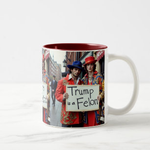 Trump ist eine Felon-Widerstandsbewegung Zweifarbige Tasse