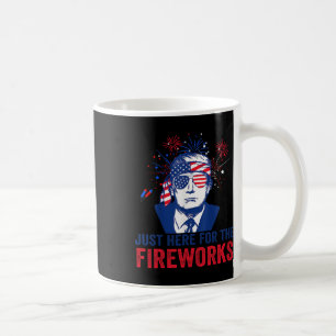 Trump ist hier nur wegen des Feuerwerks Lustiger 4 Kaffeetasse