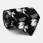 Trump Middle Finger 2026 Meme Funny Krawatte (Gerollt)