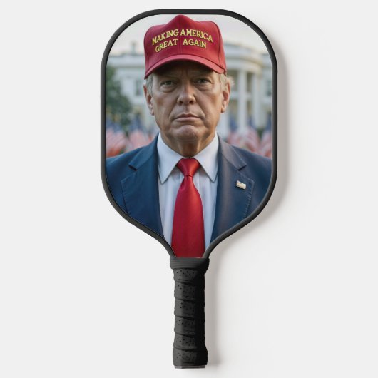Trump mit Red MAGA Hat Pickleball Schläger (Vorderseite)