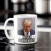 Trump Mugshot 2024 Donald Trump hat sich nie ergeb Kaffeetasse