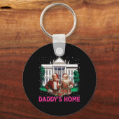 Trump Pink 2024 bringt Amerika zurück Daddys Zuhau Schlüsselanhänger (Vorderseite)