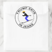 Trump Skis in Jeans Runder Aufkleber (Tasche)