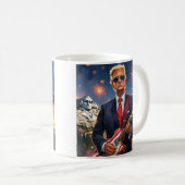 Trump spielt elektrische Gitarre Mount Rushmore MA Kaffeetasse (VorderseiteRechts)