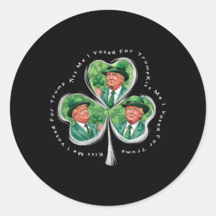 Trump St Patrick's Day 2025 Funny Kiss Me I Voted Runder Aufkleber