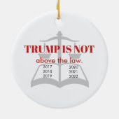 Trump steht nicht über den juristischen Scales der Keramik Ornament (Hinten)
