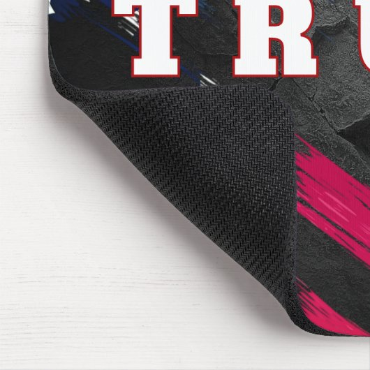 Trump Text auf US-Flagge mit Bald Eagle Mousepad (Ecke)