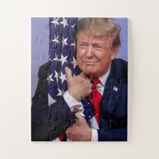 Trump umarmt die amerikanische Flagge Puzzle