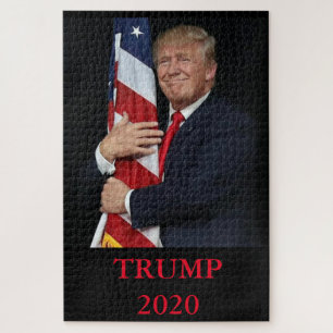 Trump umarmt die amerikanische Flagge Puzzle