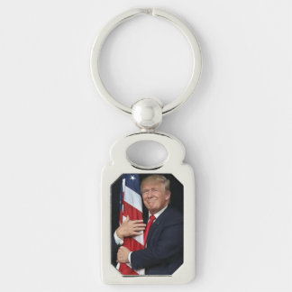 Trump umarmt die Flagge Schlüsselanhänger