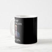Trump untersucht Maricopa 2 Kaffeetasse (Vorderseite Links)