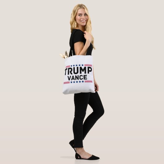 Trump Vance 2024 Trump unterstützt Wahlgeschenk Tasche (Am Model)