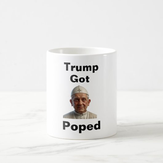 Trump wurde auf Kaffeetasse bepist (Mittel)