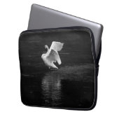 Trumpeter Swan b/w Laptopschutzhülle (Vorderseite Links)