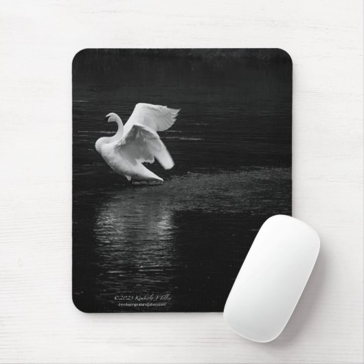 Trumpeter Swan b/w Mousepad (Mit Mouse)