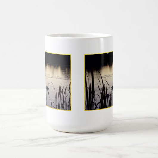 Trumpeter Swans in der Dusk Morphing Tasse (Zentrum)