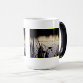 Trumpeter Swans in der Dusk Morphing Tasse (VorderseiteRechts)
