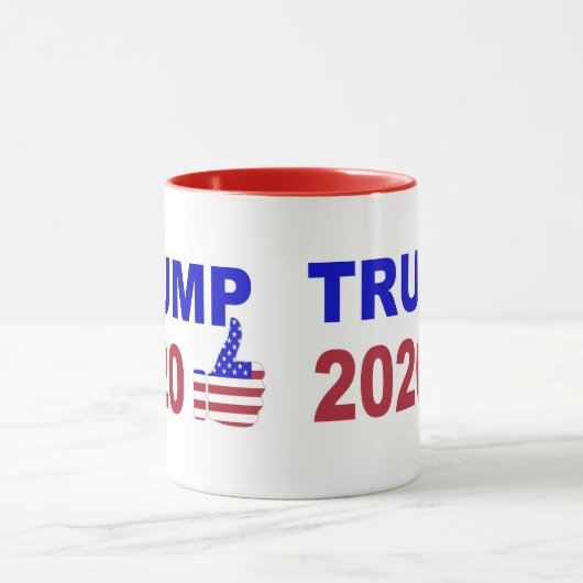 Trumpf 2020 greift herauf rotes weißes und blau ab tasse (Zentrum)