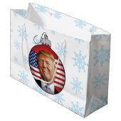 Trumpf für Weihnachten Große Geschenktüte (Vorderseite Schrägansicht)
