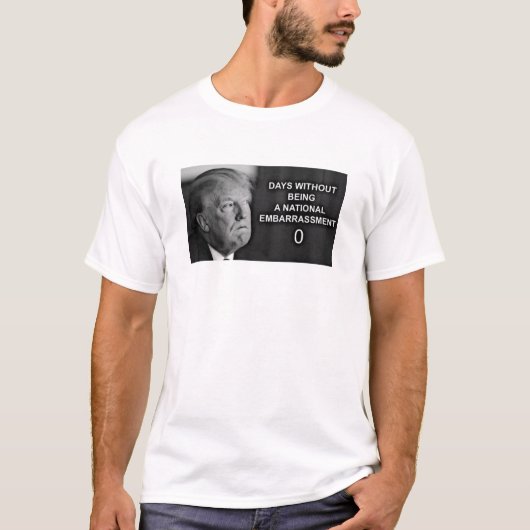 Trumpf ist eine Verlegenheit T-Shirt (Vorderseite)