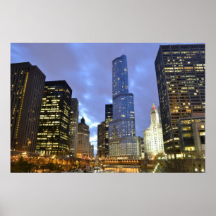 Trumpf-Turm auf dem Fluss Poster