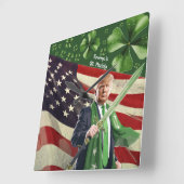 Trumps St. Paddy Quadratische Wanduhr (Winkel)