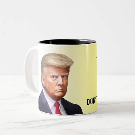 Trumps unoffizielle Tasse mit Don't Tread auf mich (Vorderseite Links)