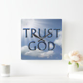 TRUST GOD QUADRATISCHE WANDUHR (Zuhause)