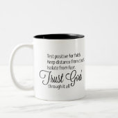 Trust God Script Typografie Zweifarbige Tasse (Links)