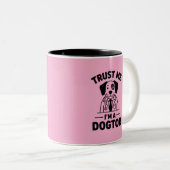 Trust Me I’m a Dogtor Zweifarbige Tasse (VorderseiteRechts)
