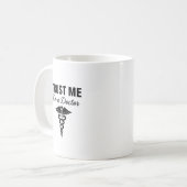 Trust Me I'm a Doctor Funny Medical Design Kaffeetasse (Vorderseite Links)
