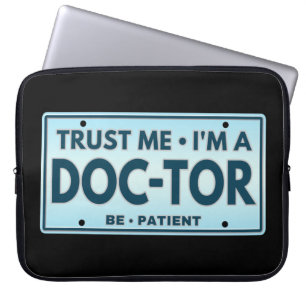 TRUST ME IM A DOCTOR LAPTOPSCHUTZHÜLLE